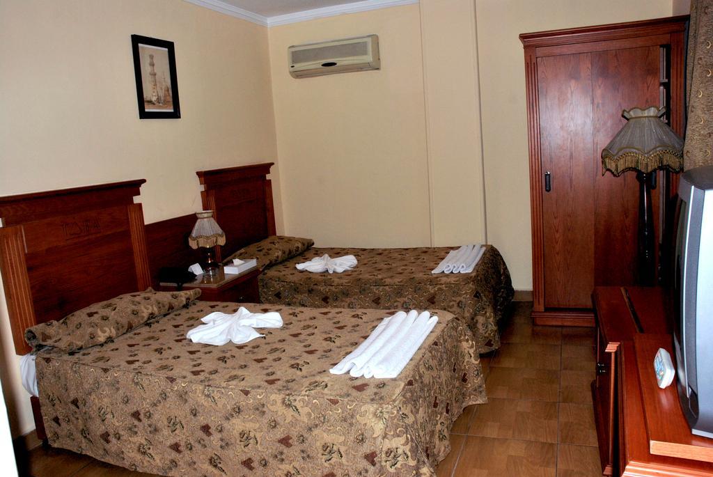 Tiba Pyramids Hotel Giza Quarto foto