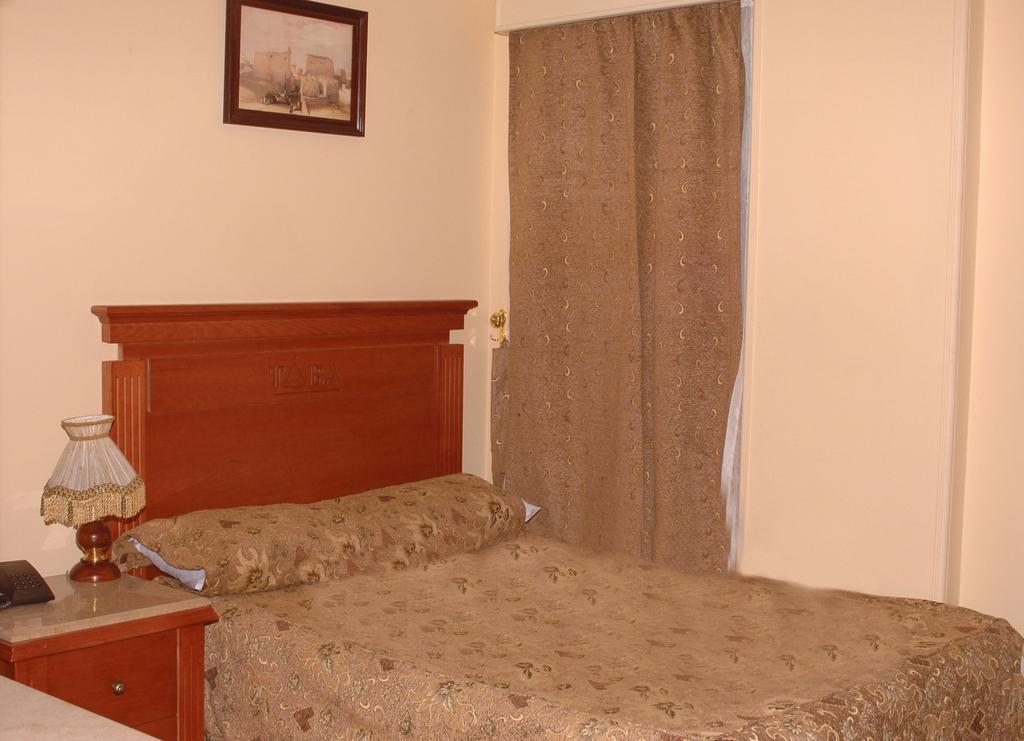 Tiba Pyramids Hotel Giza Quarto foto